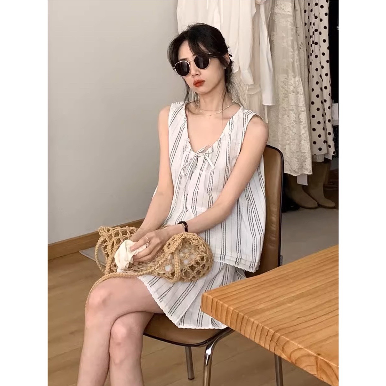White striped skirt for women summer dress with a complete set of fashionable sleeveless top skirt two-piece set